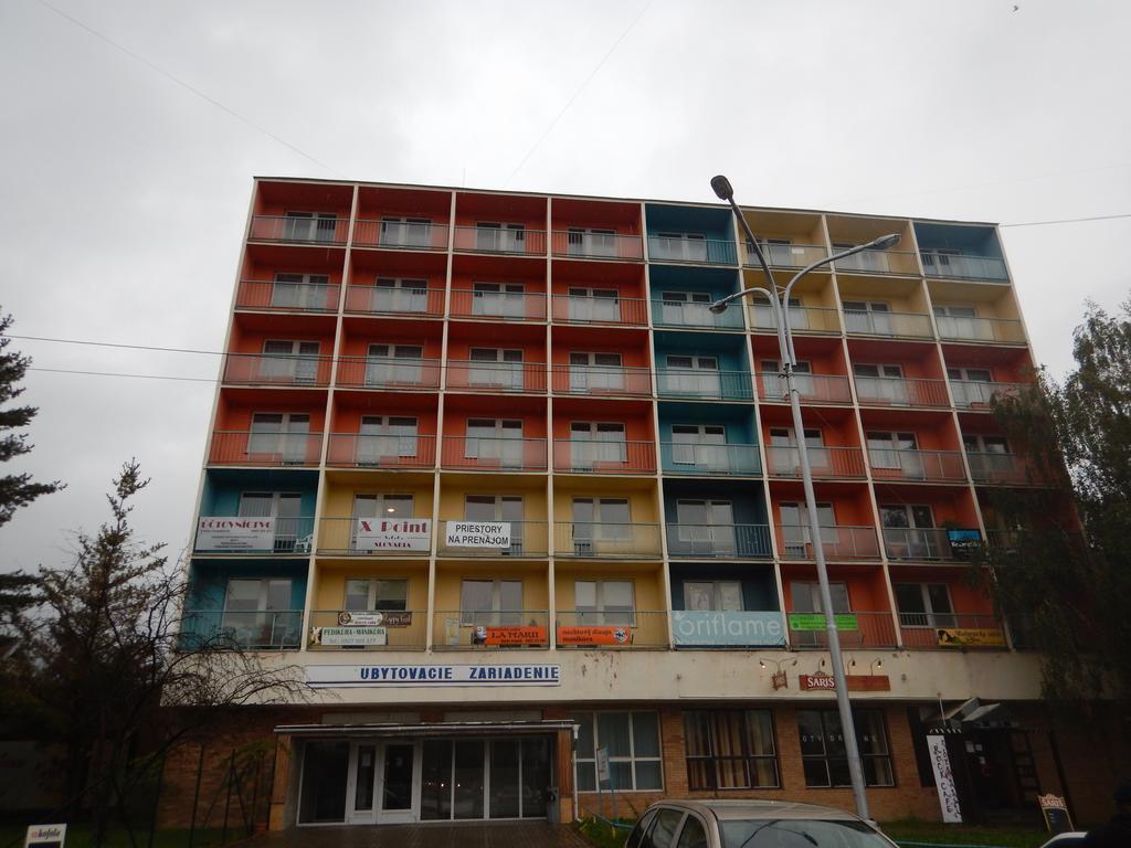 Biznis centrum / ubytovna Roznava Exterior foto